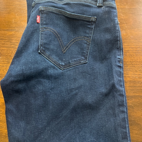 Levis - Picture 4 of 5